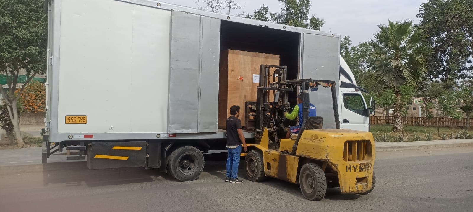 Transporte y descarga de maquinaria